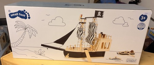Small foot piratenschiff mit - small,