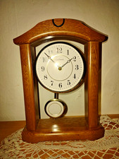 Pallas Tischuhr mit Pendel und