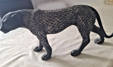 Schwarzer Panther mit glitzersteinchen