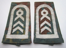 Rangabzeichen Heer Oberstabsfeldwebel weiß/flecktarn Schulter Klappen Schlaufen.