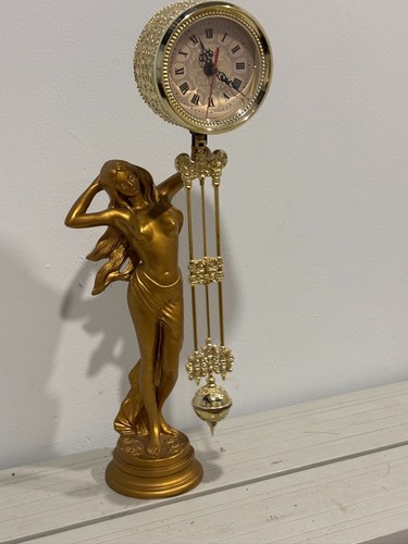 Pendeluhr modern goldfarbeb