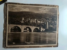 Die Zwei Bilder zeigen eine historische Ansicht des Heidelberger Schlosses
