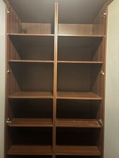 Großer Schrank mit Glastüren