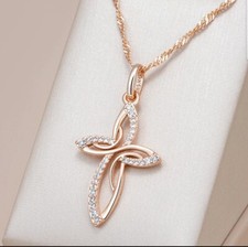 Halskette mit Kreuz Anhänger