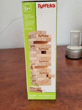 Stapelturm aus Holz von der