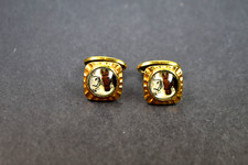 Paar ältere Manschettenknöpfe mit hinter Glas hinterlegten Pferdeköpfen