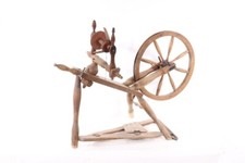 dekoratives altes Spinnrad