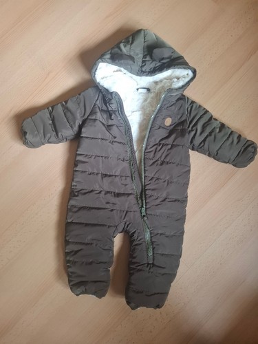 Einteiliger baby anzug - einteiliger, baby-anzug