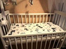 Kinderbett mit Matratze, Bettrost, Decke/Kissen/M.-Schoner/ 2x Überzüge  70 x140