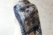 hübsches Tuch blau mit Rosen