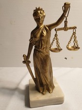 Justitia Figur - Göttin mit