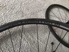 Deda Carbon Laufräder nur 1290 Gramm Neu 