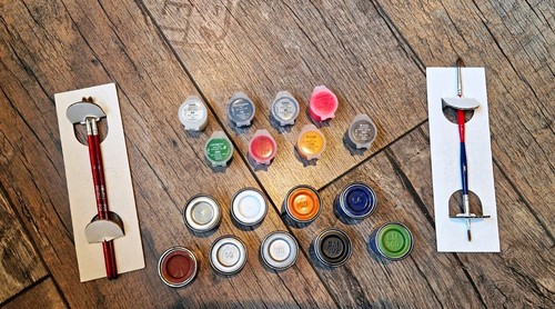 Set mit revell acrylfarben und - set,