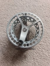 Lamson Waterworks Force F3 Sl Fliegenrolle in sehr gutem gebrauchten Zustand mit Koffer