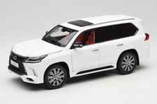 LCD18010-WH Lexus LX570 J200 White LCD 1:18