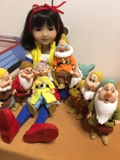 Ruby red Fashion Friends Puppe Hanna mit Snow white Outfit & 7 Zwerge