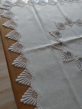 wunderschöne Tischdecke mit Spitze, wie neu, weiß mit gold