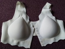 BH Gr. 2XL/ 95D, bügellos, Vorderverschluß creme, Neu