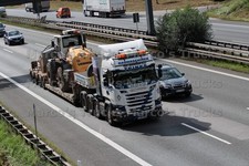 LKW Foto Scania Plattformanhänger Polen weiß BAUMASCHINEN; TRINKS; SERVIC #l4ws
