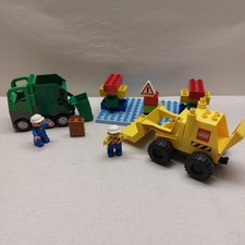 Abrissbagger und müllauto mit - müllauto,