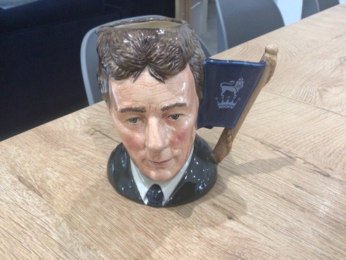 Royal doulton signed - royal, “signed”