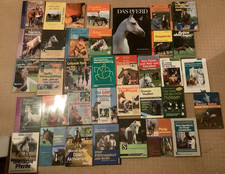 Konvolut 36 Fachbücher über Pferde, Reiten, Voltigieren, Erziehung, Haltung etc.