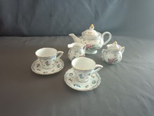 Kinder, Puppen / Tee-Service aus Porzellan