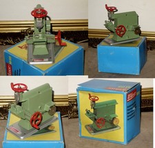 ALTES DAMPFMASCHINEN –