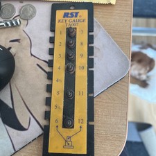 SCHLÜSSELSCHNEIDEMASCHINE /