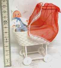 Stubenwagen Puppenwagen DDR für Puppenstube Puppenhaus + Puppe Spielzeug /P19