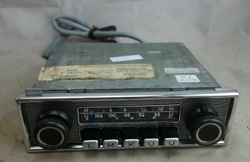 Altes autoradio aus samlmlung - aus,