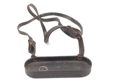 Regenschutzdeckel mit Trageriemen für ein Dienstglas der Wehrmacht.