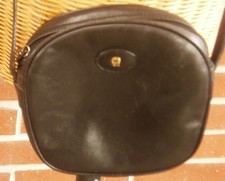 Vintage: kleine AIGNER Tasche / Schultertasche / Umhängetasche, Leder, schwarz