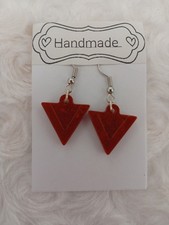 Ein Paar Ohrringe Handmade