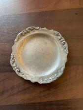 Zinn Untersetze " Les Potstainiers Hutois " Durchmesser 8,5 cm