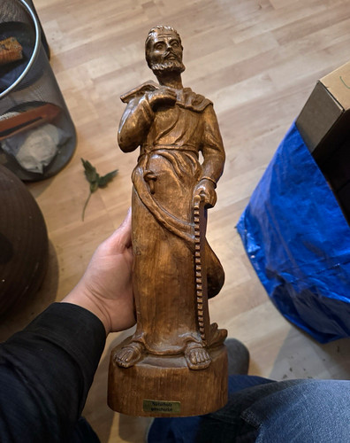 Handgeschnitzte holzfigur mann - handgeschnitzte,
