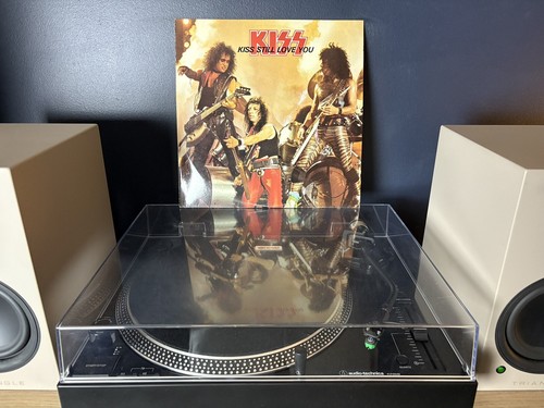 Kiss still - kiss, us