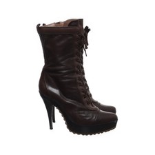 Pura Lopez, Stiefeletten