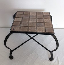 Blumenhocker mit Fliesen