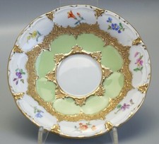 Meissen Prunk- Untertasse für Moccatasse B-Form Streublümchen Grün. 1.Wahl