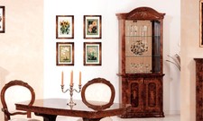 Klassische Vitrine Nussbaum