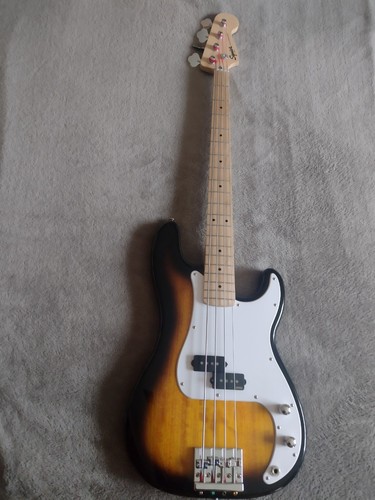 Squier precision bass - squier, emg