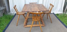 Jogltisch mit 4 Brettstühlen