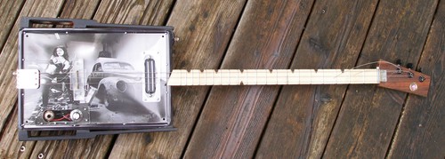 Cigar box guitar trash - box, "trash