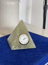 Onyx pyramide mit uhr - onyx,