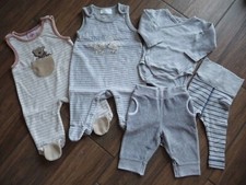 Neuw. 5-tlg Baby Bekleidungs-Set Unisex Fb. grau-weiß & beige-weiß Samt/Baumw.
