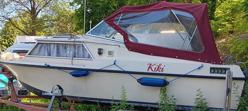 Kajütboot mit trailer - 15,
