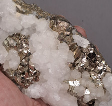 Pyrit mit Calcit – 13×7×5