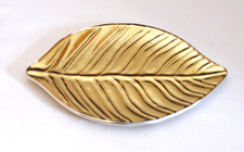 Dekorative goldene Schale in