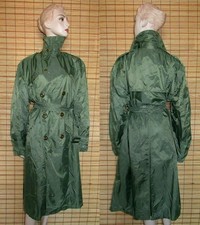 GRÜNER REGENMANTEL - RAINCOAT